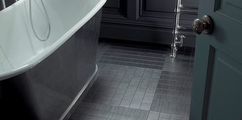 amtico-flooring-back-to-black-vamp-in-a-bathroom